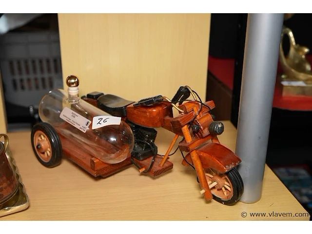 Siermotor met drankreservoir - afbeelding 1 van  1