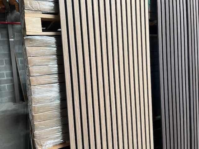 Sierstrips (20x) 3d akoestische wandpanelen bevroren walnoot 2700x325x21mm - afbeelding 6 van  9