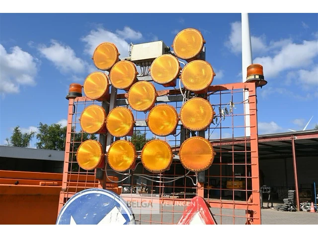 Signalisatie-aanhangwagen - afbeelding 4 van  7
