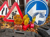 Signalisatie borden en 2 afzethekken - afbeelding 3 van  8