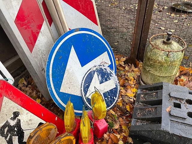 Signalisatie borden en 2 afzethekken - afbeelding 4 van  8