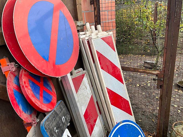Signalisatie borden en 2 afzethekken - afbeelding 5 van  8