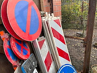 Signalisatie borden en 2 afzethekken - afbeelding 5 van  8