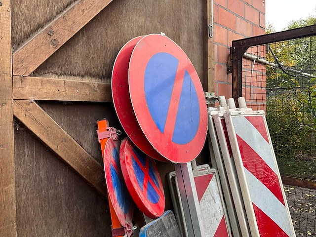 Signalisatie borden en 2 afzethekken - afbeelding 6 van  8