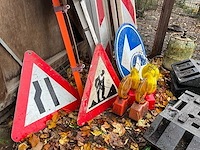 Signalisatie borden en 2 afzethekken - afbeelding 7 van  8