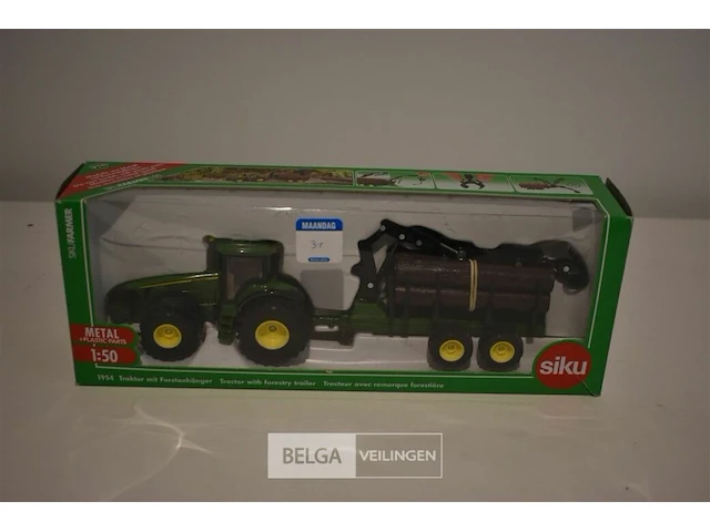 Siku schaalm. traktor met boomstamaanhanger in originele doos 1/50 - afbeelding 1 van  1