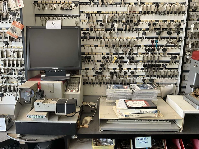 Silca unocode computergestuurde sleutelfreesmachine - afbeelding 1 van  11