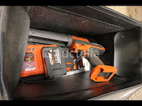 Siliconenpistool en schroevendraaier op batterijen - afbeelding 1 van  7