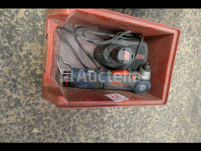 Siliconenpistool en schroevendraaier op batterijen - afbeelding 3 van  7