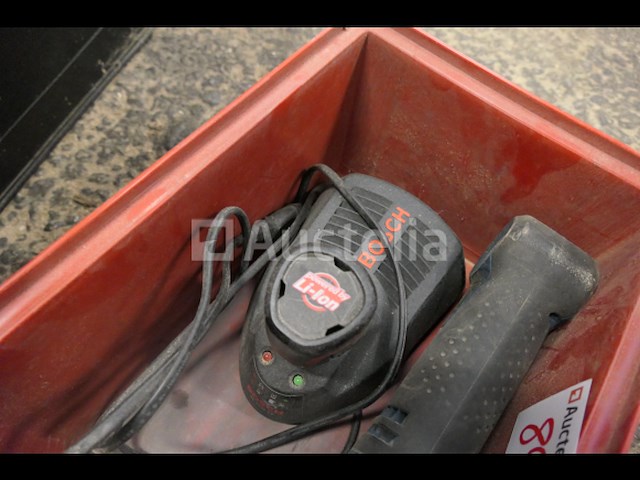 Siliconenpistool en schroevendraaier op batterijen - afbeelding 4 van  7