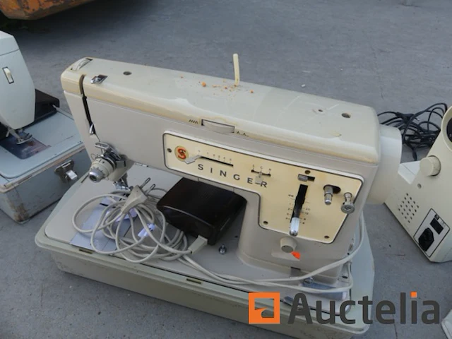 Singer naaimachine - afbeelding 2 van  3