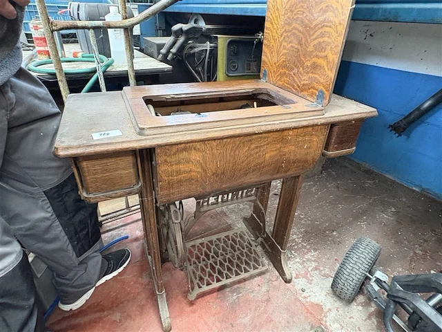 Singer naaimachine - afbeelding 1 van  4