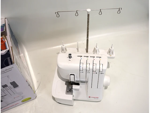 Singer overlock naaimachine - afbeelding 3 van  4