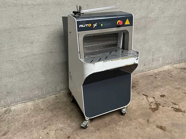 Sinmag europe - sm52-d - broodsnijmachine - afbeelding 1 van  5