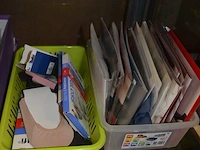 Sjaaltjes, handschoenen, kousen, 9 dameshandtassen - afbeelding 3 van  15