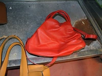 Sjaaltjes, handschoenen, kousen, 9 dameshandtassen - afbeelding 13 van  15