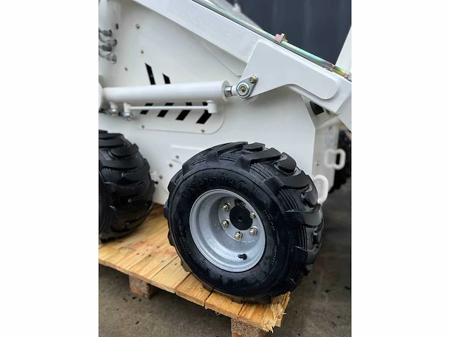 Skid steer 380 skidder - afbeelding 15 van  28