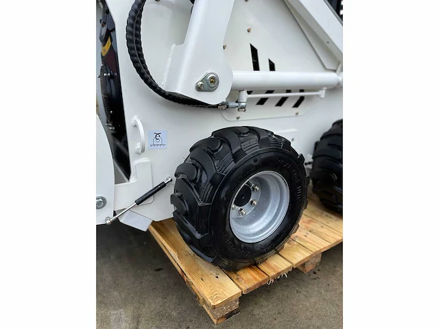 Skid steer 380 skidder - afbeelding 16 van  28