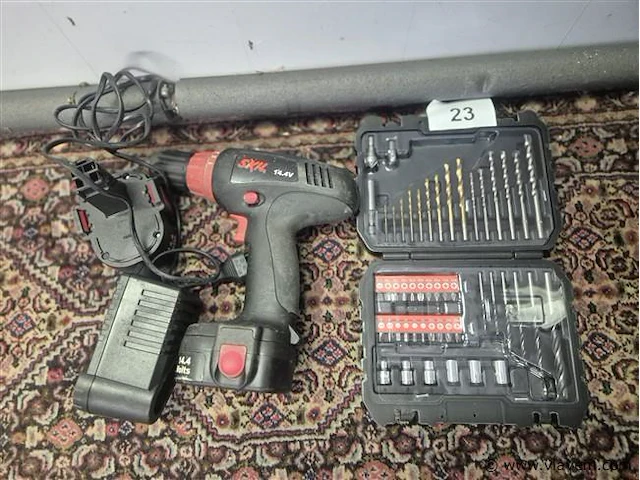 Skil schroefmachine en borenset - afbeelding 1 van  3