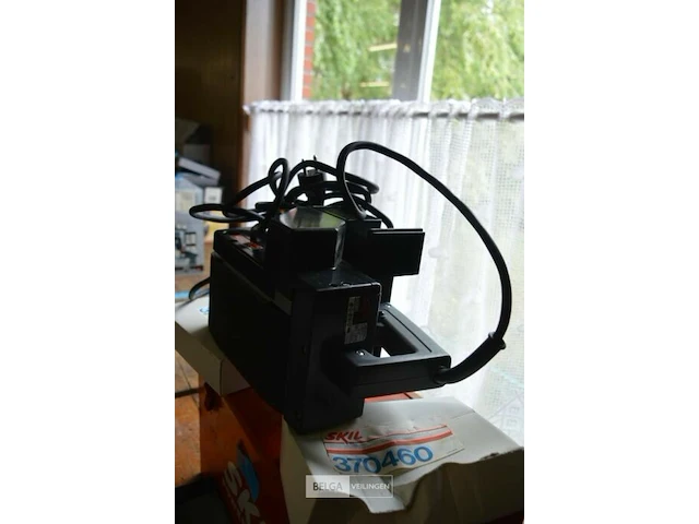 Skil schuurmachine met schuurband - afbeelding 3 van  3