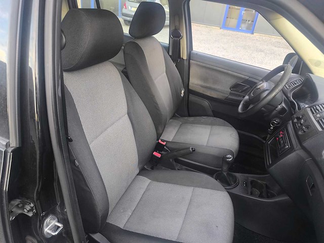 Skoda - 2011 - fabia - hatchback - personenauto - afbeelding 4 van  25