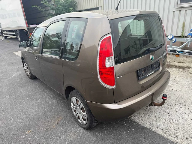 Skoda - 2012 - roomster - personenauto - afbeelding 2 van  19