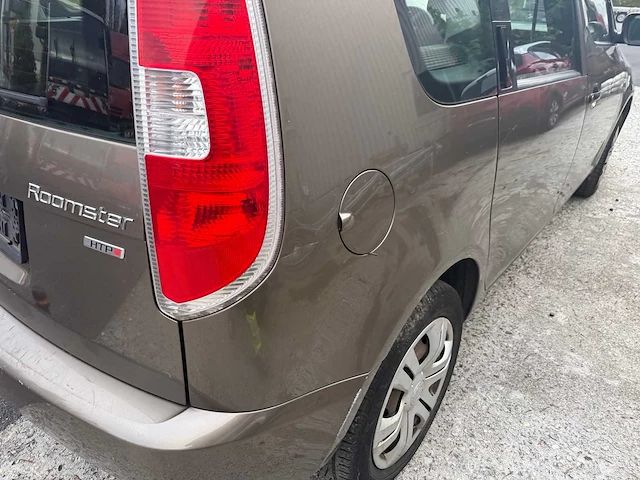 Skoda - 2012 - roomster - personenauto - afbeelding 17 van  19