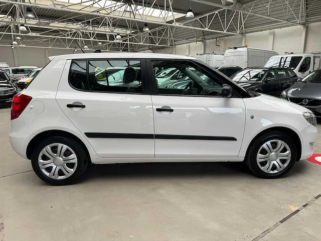 Skoda - fabia - car - 2013 - afbeelding 4 van  23