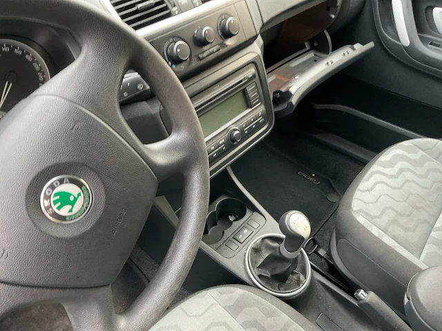 Skoda fabia personenauto - afbeelding 9 van  11