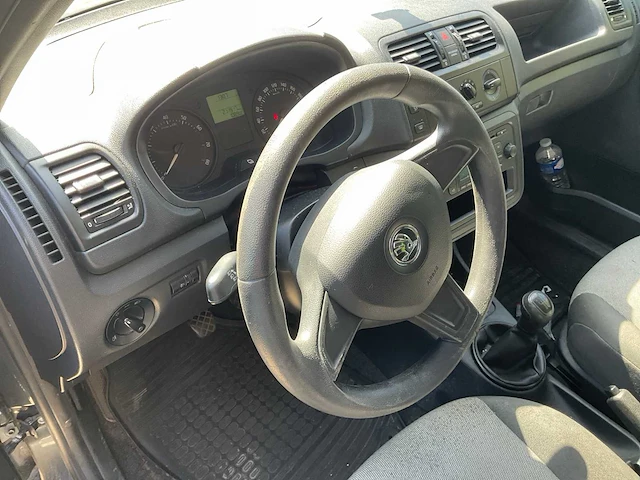 Skoda fabia personenauto - afbeelding 10 van  13