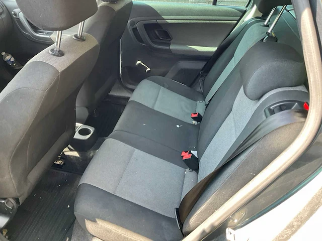 Skoda fabia personenauto - afbeelding 11 van  13