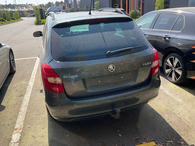 Skoda fabia personenauto - afbeelding 12 van  13