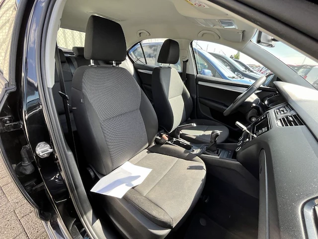 Skoda octavia 1 6 90, 2016 - afbeelding 9 van  22