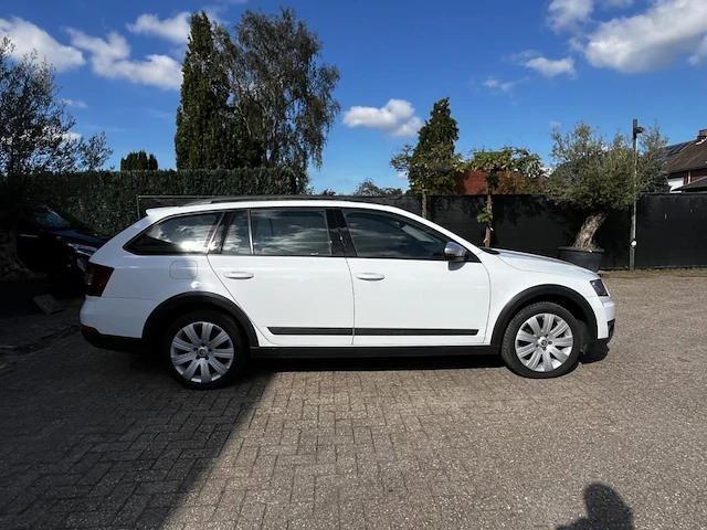 Skoda octavia 4x4, 2016 - afbeelding 34 van  44