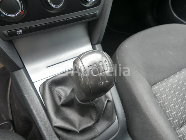 Skoda octavia combi stationwagon (2011-97.803 km) - afbeelding 11 van  36