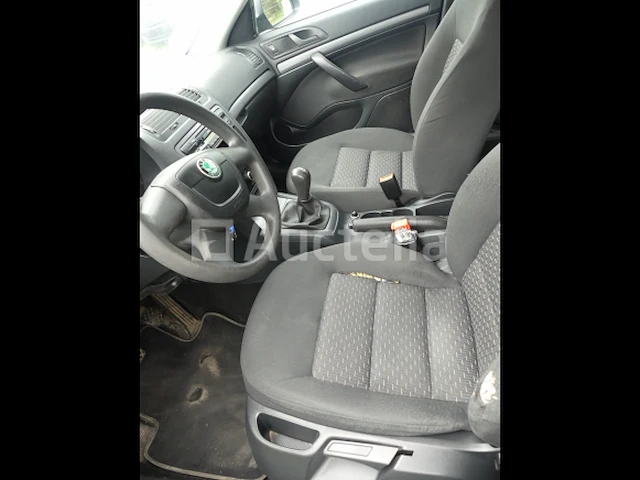 Skoda octavia combi stationwagon (2011-97.803 km) - afbeelding 31 van  36