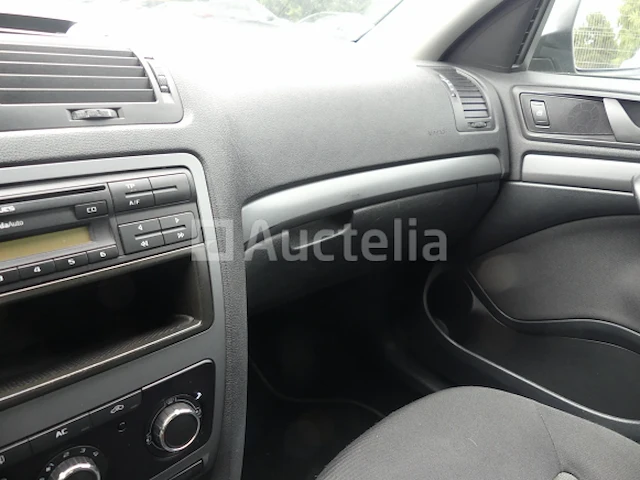 Skoda octavia combi stationwagon (2011-97.803 km) - afbeelding 33 van  36