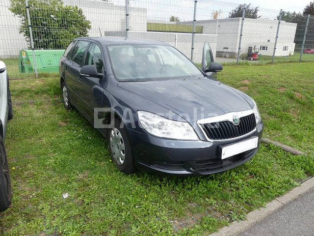 Skoda octavia combi stationwagon (2011-97.803 km) - afbeelding 36 van  36