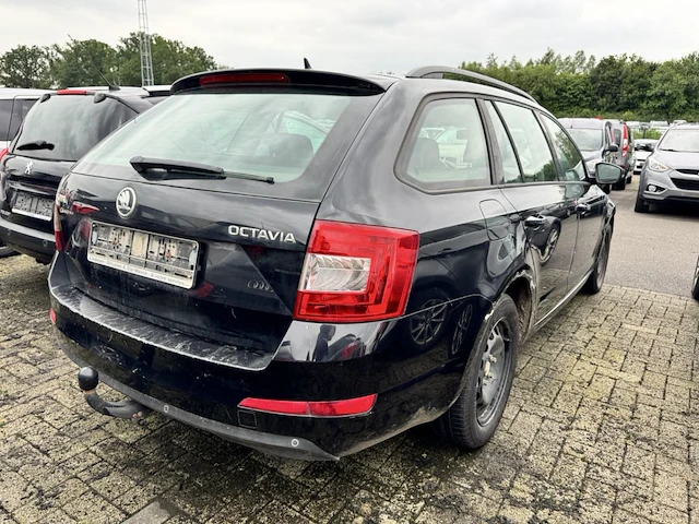 Skoda octavia sw 1.6 cr tdi ambition 110, 2015 - afbeelding 32 van  37