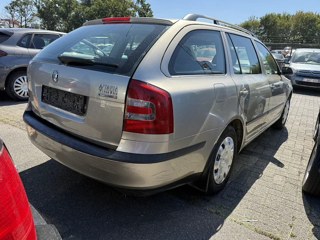 Skoda octavia sw 1.6i ambiente 102, 2006 - afbeelding 4 van  33