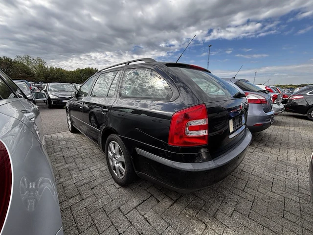 Skoda octavia sw 1.6i ambiente 102,2007 - afbeelding 24 van  28