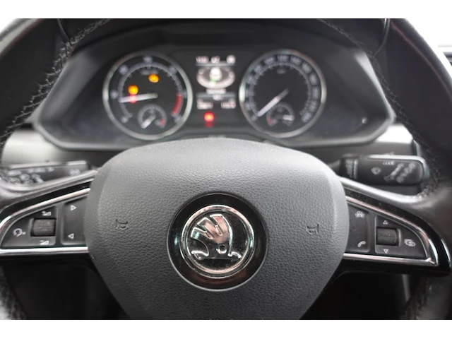 Skoda superb - afbeelding 4 van  24