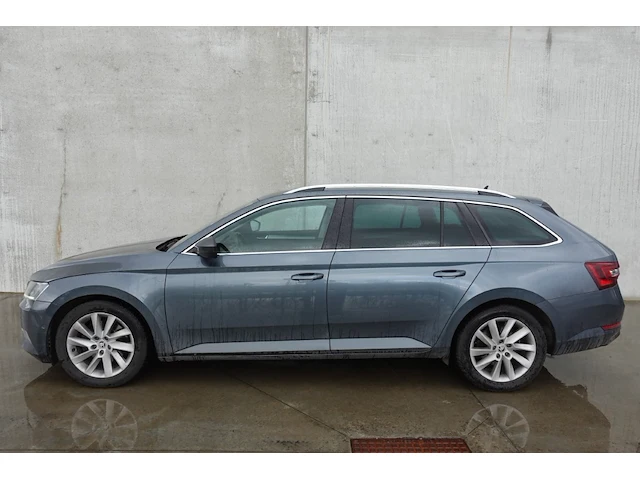 Skoda superb - afbeelding 1 van  24