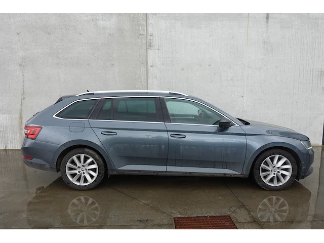 Skoda superb - afbeelding 19 van  24