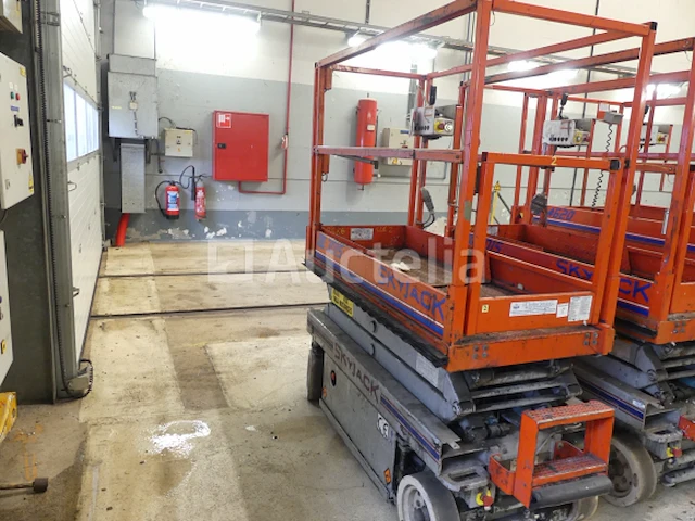 Skyjack iii 3015 elektrische schaarlift - afbeelding 2 van  11