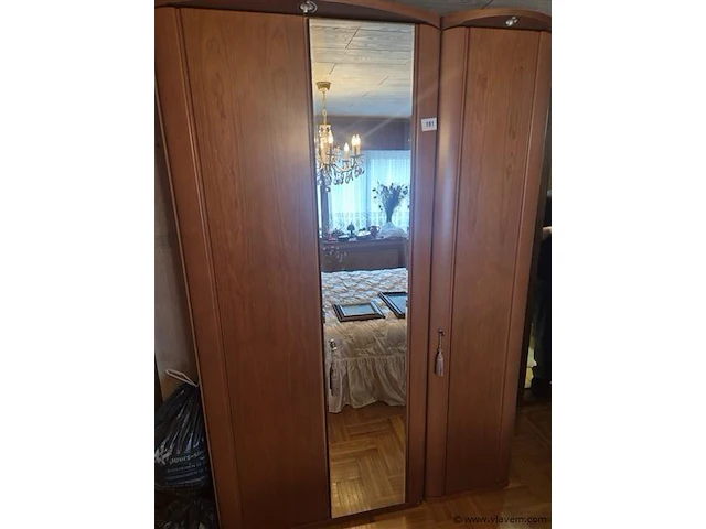 Slaapkamer met 2 kleerkasten - afbeelding 5 van  6