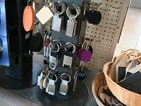 Sleutelhangers met presentatie toren - afbeelding 1 van  4