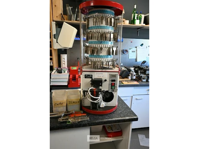 Sleutelmachine kis + sleutel toren - afbeelding 1 van  7