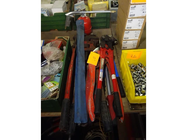 Sleutels en tangen (groot formaat) - afbeelding 1 van  1