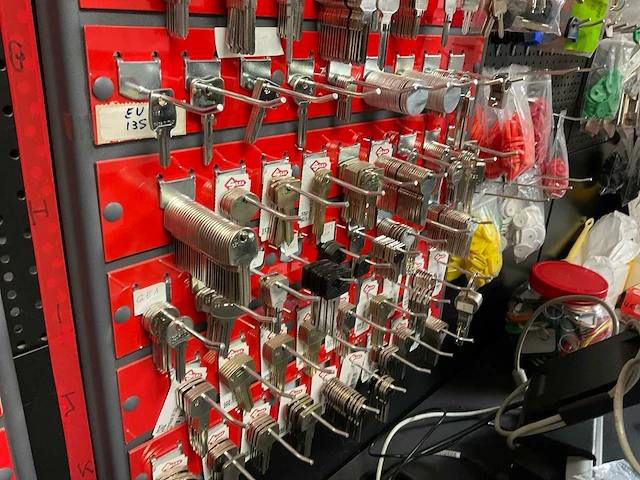 Sleutelvoorraad en accessoires - afbeelding 13 van  15